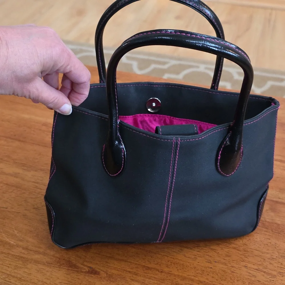 Estee Lauder Black Mini Tote Cosmetic Bag w/ pink stitching🌷🌸